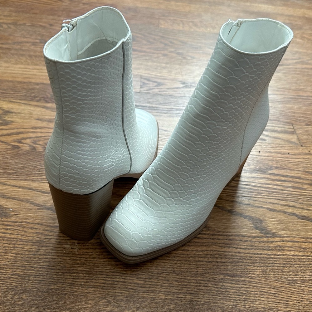 Ankle bootie with heel